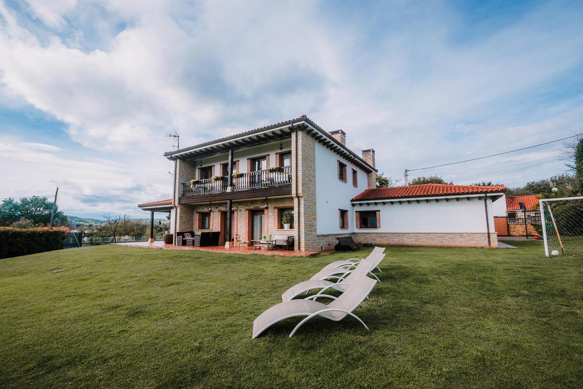 Villa Tiviti Овиедо Екстериор снимка