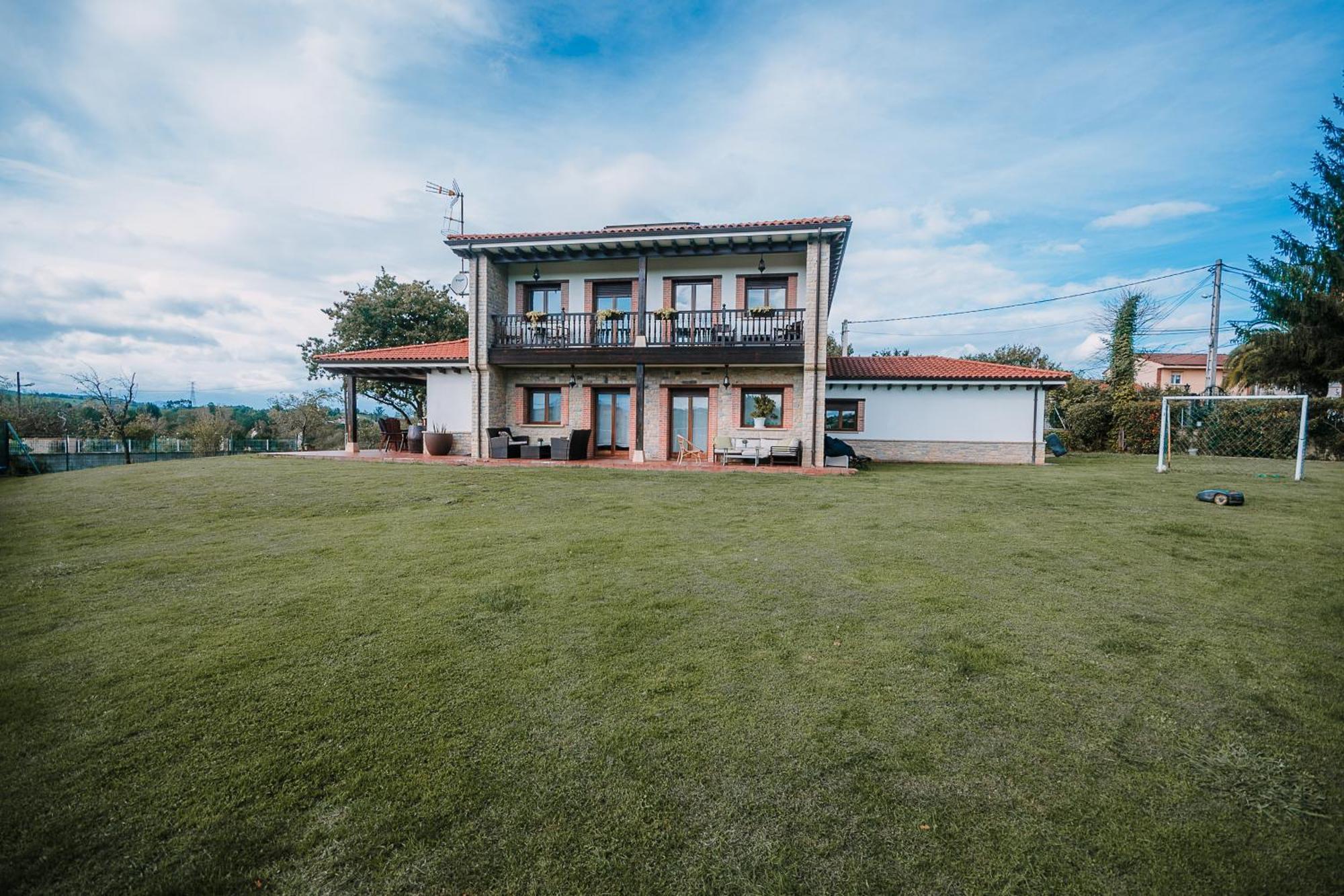 Villa Tiviti Овиедо Екстериор снимка