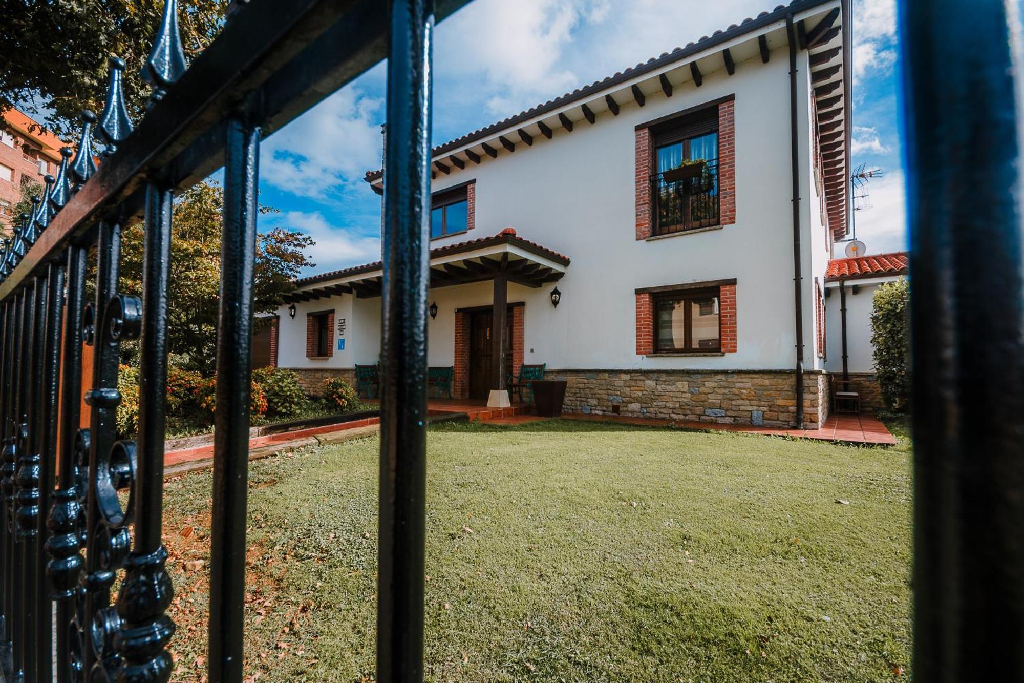 Villa Tiviti Овиедо Екстериор снимка