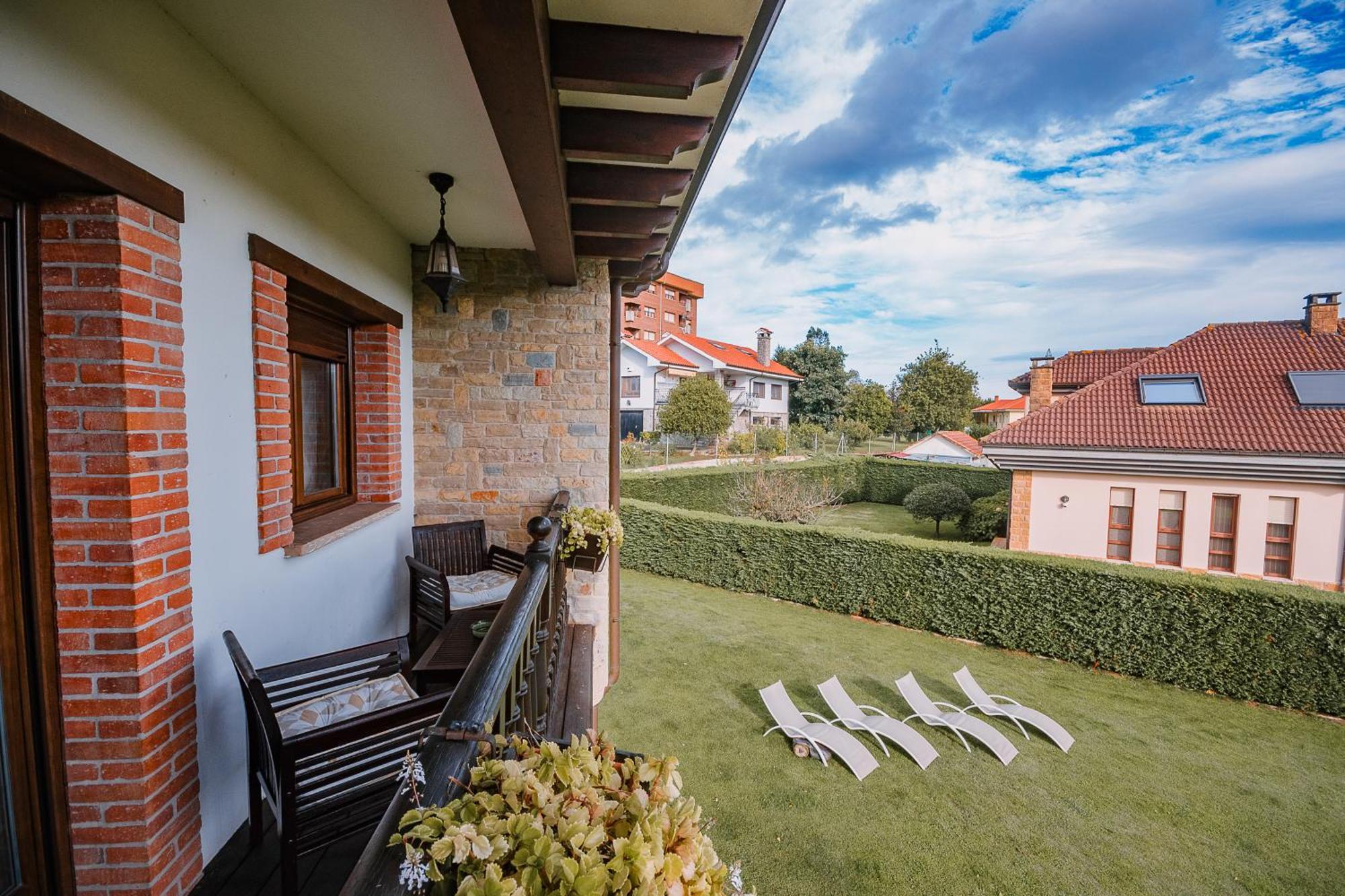 Villa Tiviti Овиедо Екстериор снимка