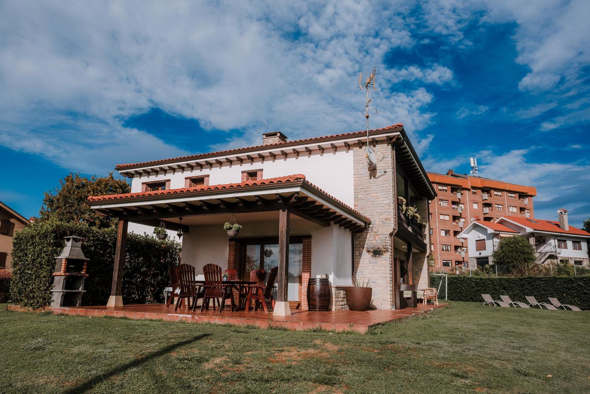 Villa Tiviti Овиедо Екстериор снимка