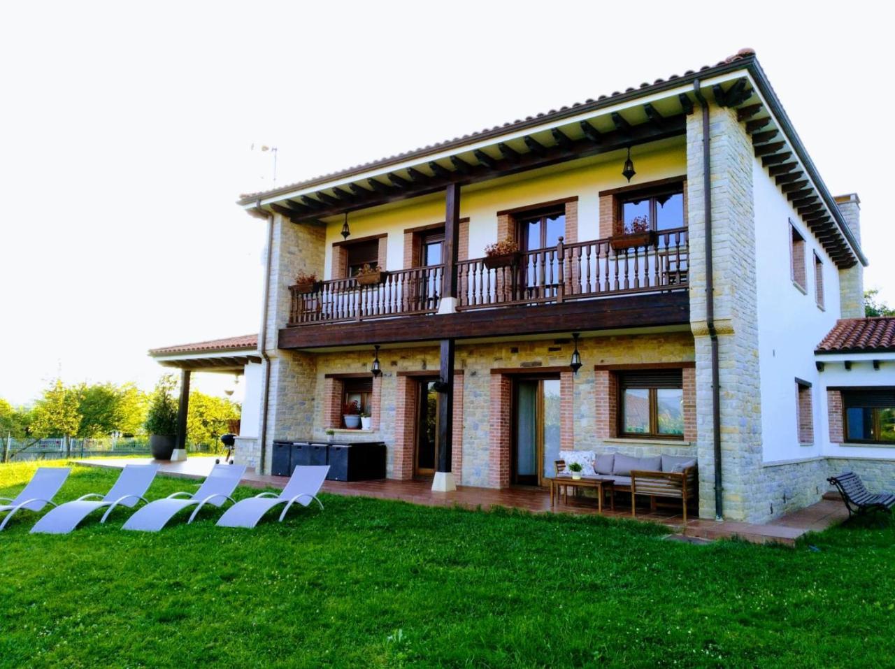 Villa Tiviti Овиедо Екстериор снимка